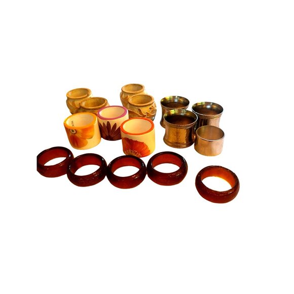 LOT OF NAPKIN RINGS - Picture 1 of 4